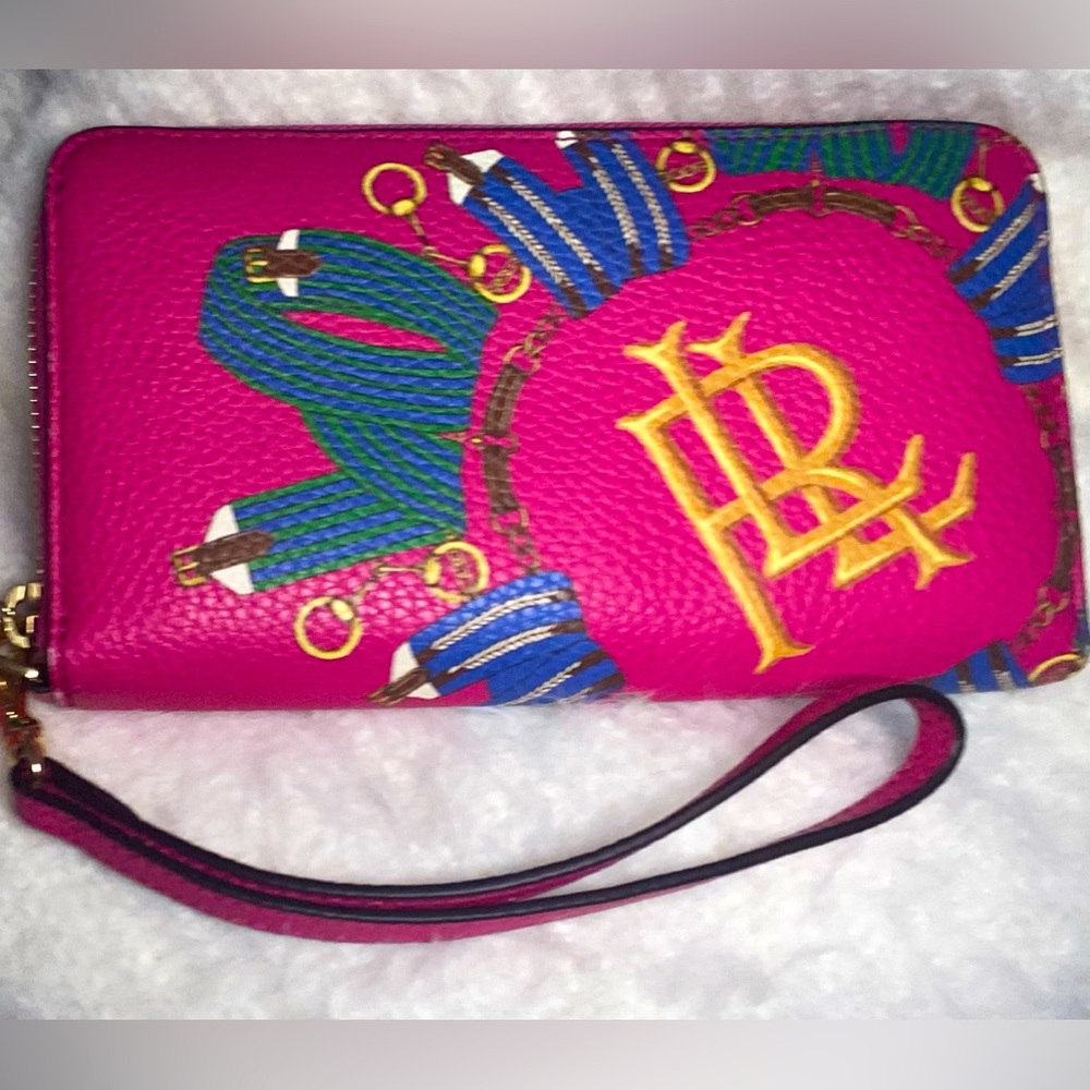 Zip around wristlet/wallet